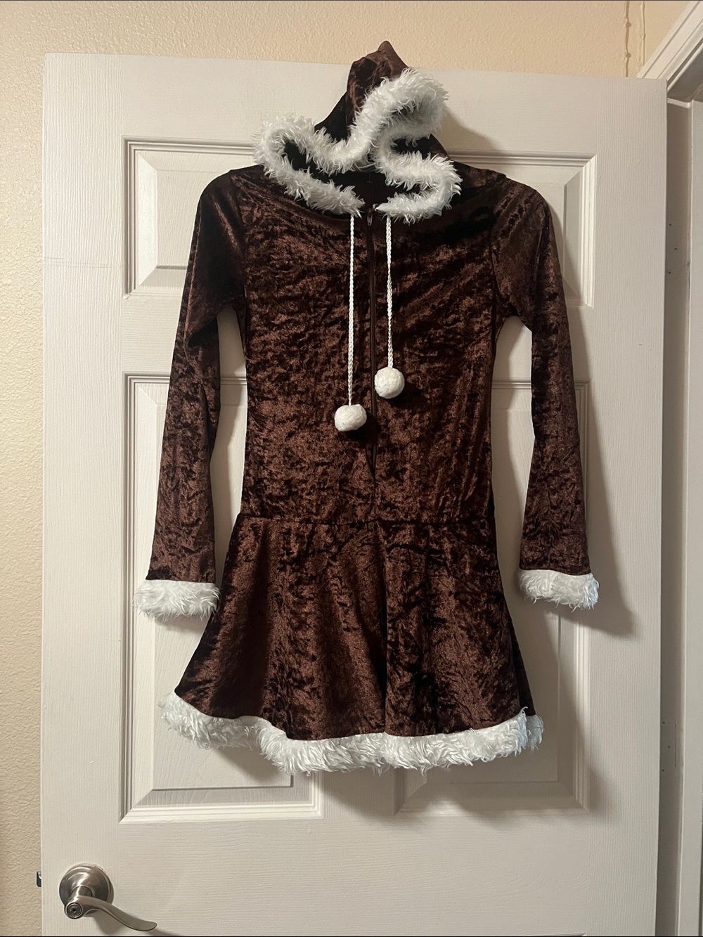 Sugar sugar By Dream girl velvet Brown with white fuzzy trim